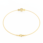 Back clasp and finishing details of the bracelet in polished yellow gold.
